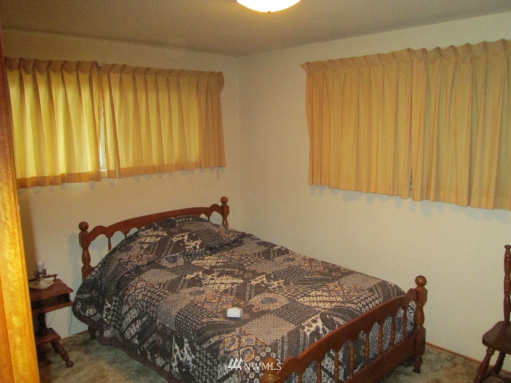 17222 Southeast Petrovitsky Road Renton, WA 98058 - Photo 10 of 14 Gallery Image 10