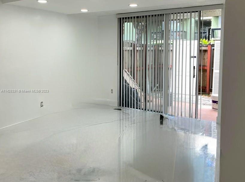 Kendale Lakes Miami, FL 33183 - Photo 3 of 16