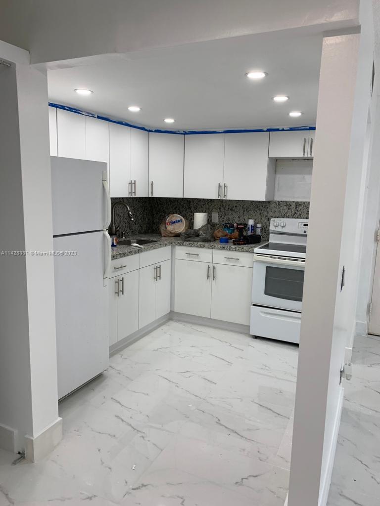 Kendale Lakes Miami, FL 33183 - Photo 4 of 16