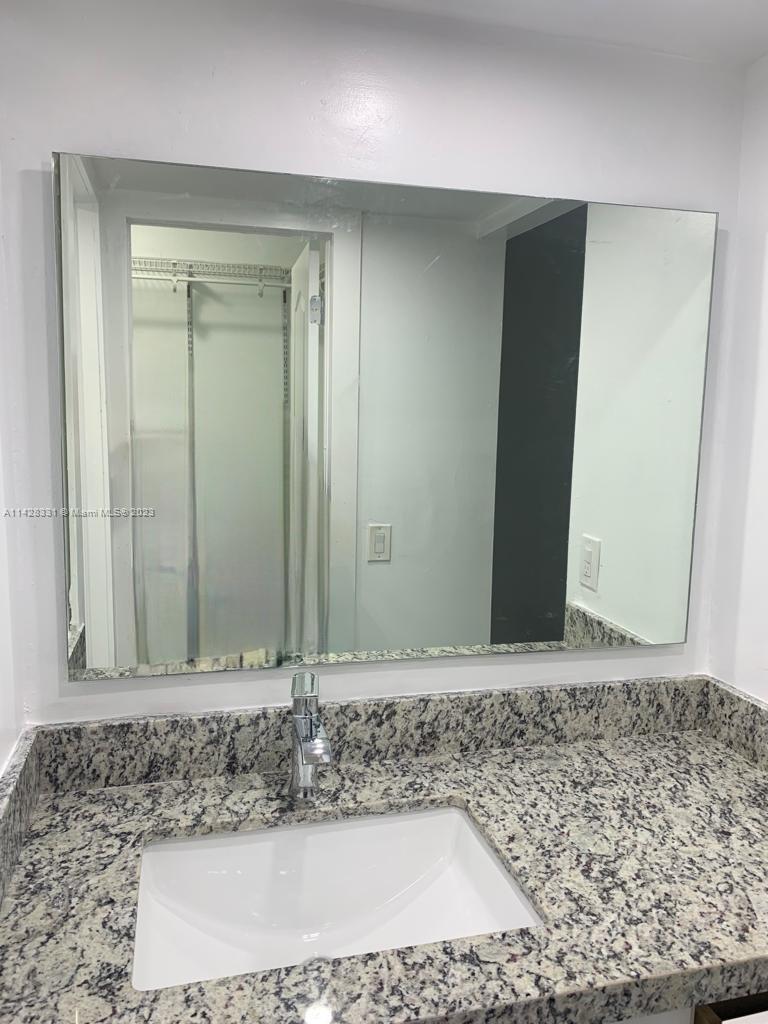 Kendale Lakes Miami, FL 33183 - Photo 8 of 16