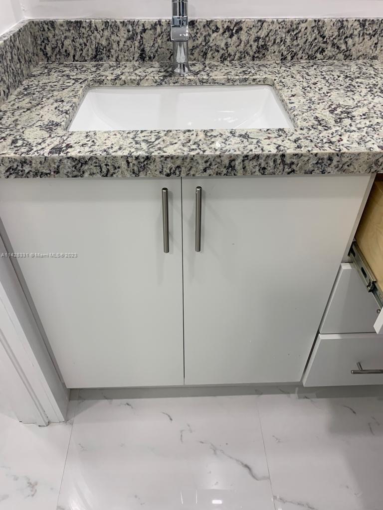 Kendale Lakes Miami, FL 33183 - Photo 9 of 16