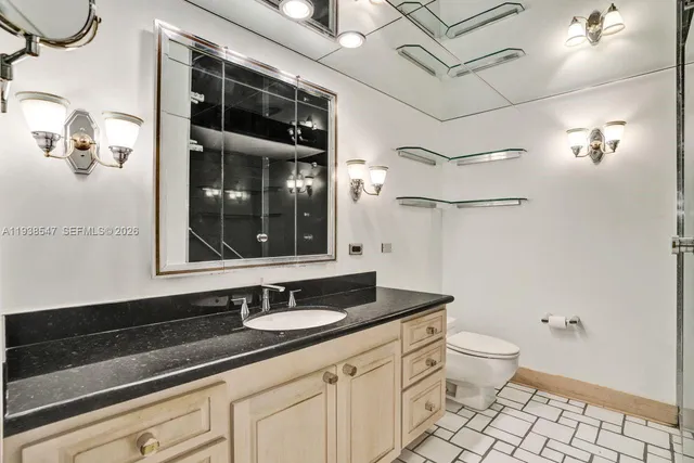 $1,190,000 | 5660 Collins Avenue, Unit 11E, Miami Beach, FL 33140