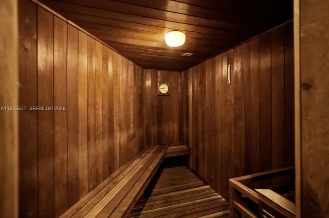 $1,190,000 | 5660 Collins Avenue, Unit 11E, Miami Beach, FL 33140