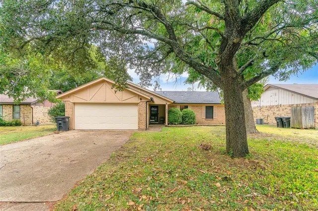 $2,100 | 1602 Spring Branch Drive, Cleburne, TX 76033