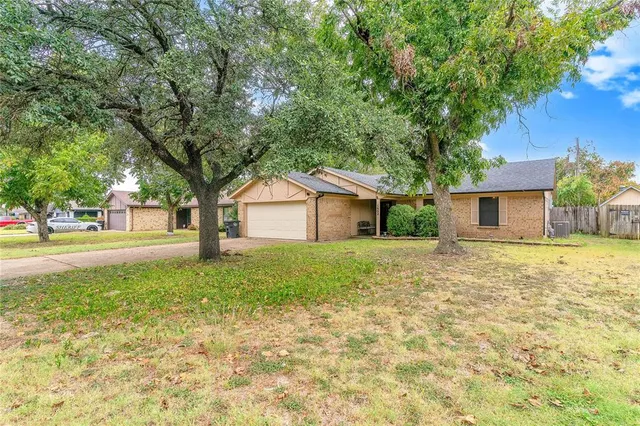 $2,100 | 1602 Spring Branch Drive, Cleburne, TX 76033