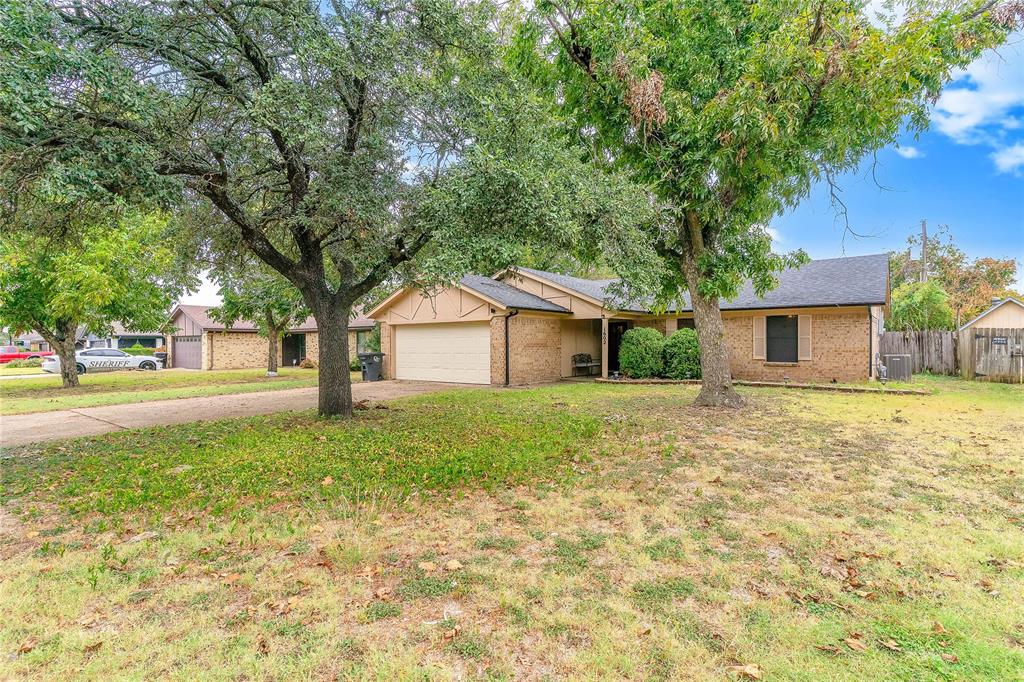 1602 Spring Branch Drive Cleburne, TX 76033 - Photo 2 of 19