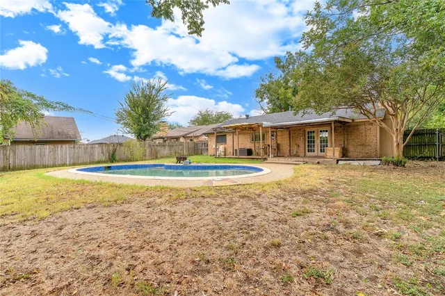 $2,100 | 1602 Spring Branch Drive, Cleburne, TX 76033