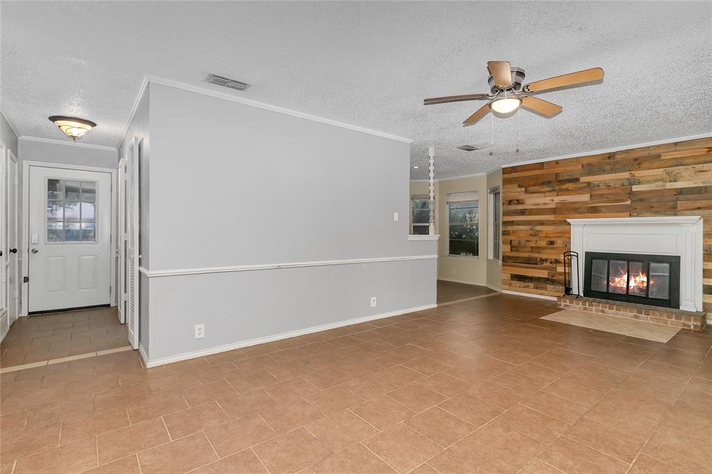 1602 Spring Branch Drive Cleburne, TX 76033 - Photo 5 of 19