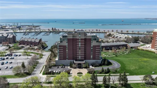 $1,299,000 | 132 Lakefront Boulevard, Unit 902, Buffalo, NY 14202