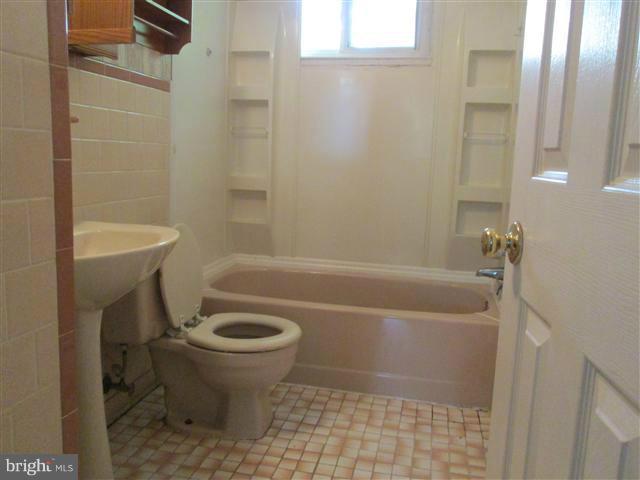 1410 Evergreen Road Severn, MD 21144 - Photo 2 of 19 Bath
