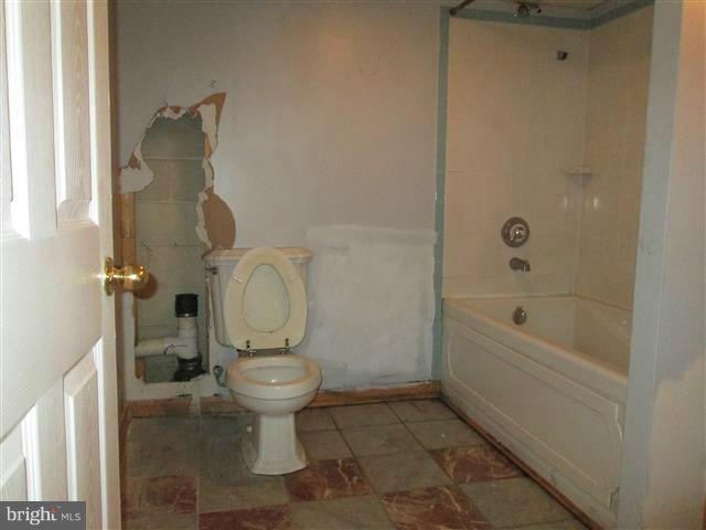 1410 Evergreen Road Severn, MD 21144 - Photo 4 of 19 Bath