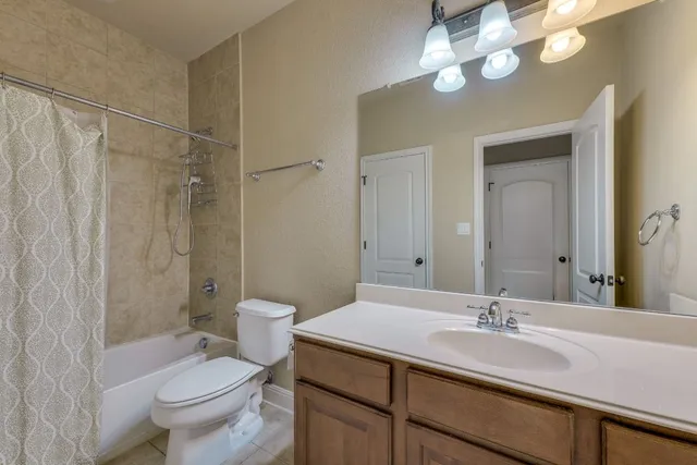 a view of yard with green space