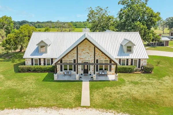 $1,600,000 | 620 Brit Bailey Boulevard, Angleton, TX 77515