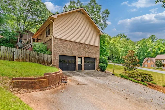 a view of a house with a yard and plants