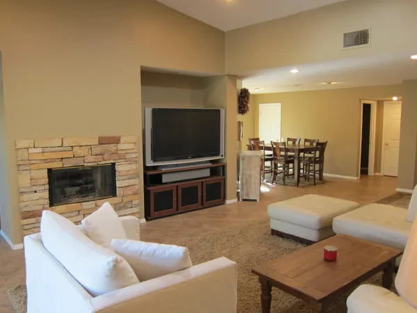 $4,200 | 40556 Clover Lane, Palm Desert, CA 92260