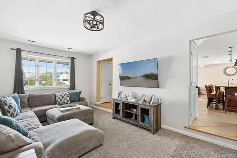 $999,999 | 41 Evelyn Drive, Bethpage, NY 11714