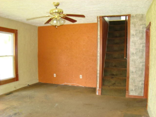 165 Rook Street Battle Creek, MI 49014 - Photo 18 of 34 263 385725 liv rm view 2