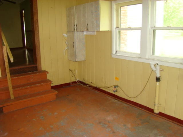165 Rook Street Battle Creek, MI 49014 - Photo 19 of 34 263 385725 laundry view 2