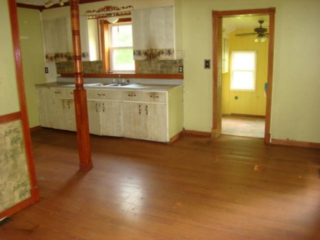 165 Rook Street Battle Creek, MI 49014 - Photo 4 of 34 263 385725 din rm and kitchen view 1