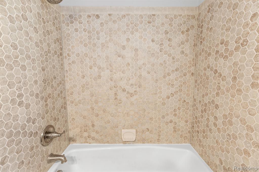 1626 Graefield Road Birmingham, MI 48009 - Photo 17 of 24