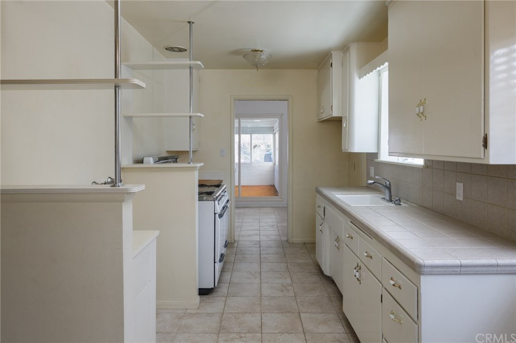 3463 Mono Drive Riverside, CA 92506 - Photo 3 of 16