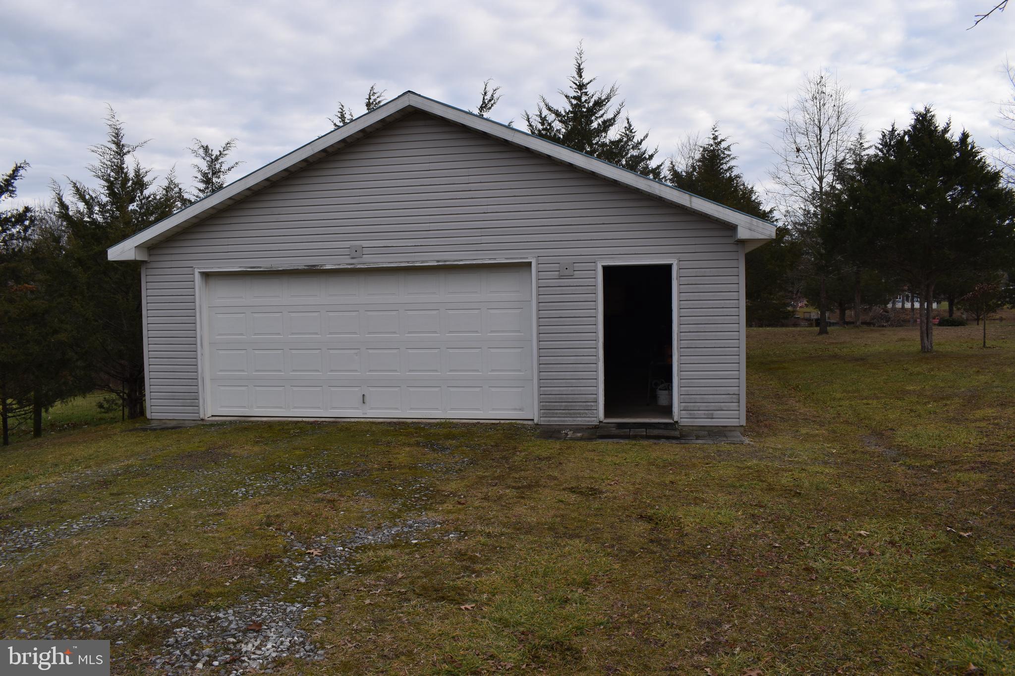 180 Lake Ridge Road Strasburg, VA 22657 - Photo 5 of 28 40x 28 garage