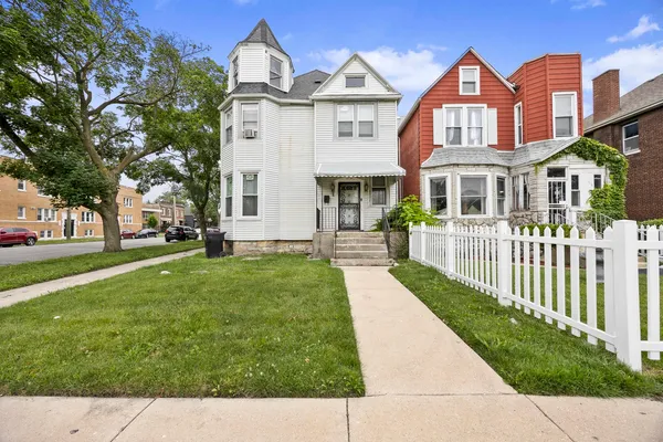 $216,900 | 8956 South Dauphin Avenue, Chicago, IL 60619