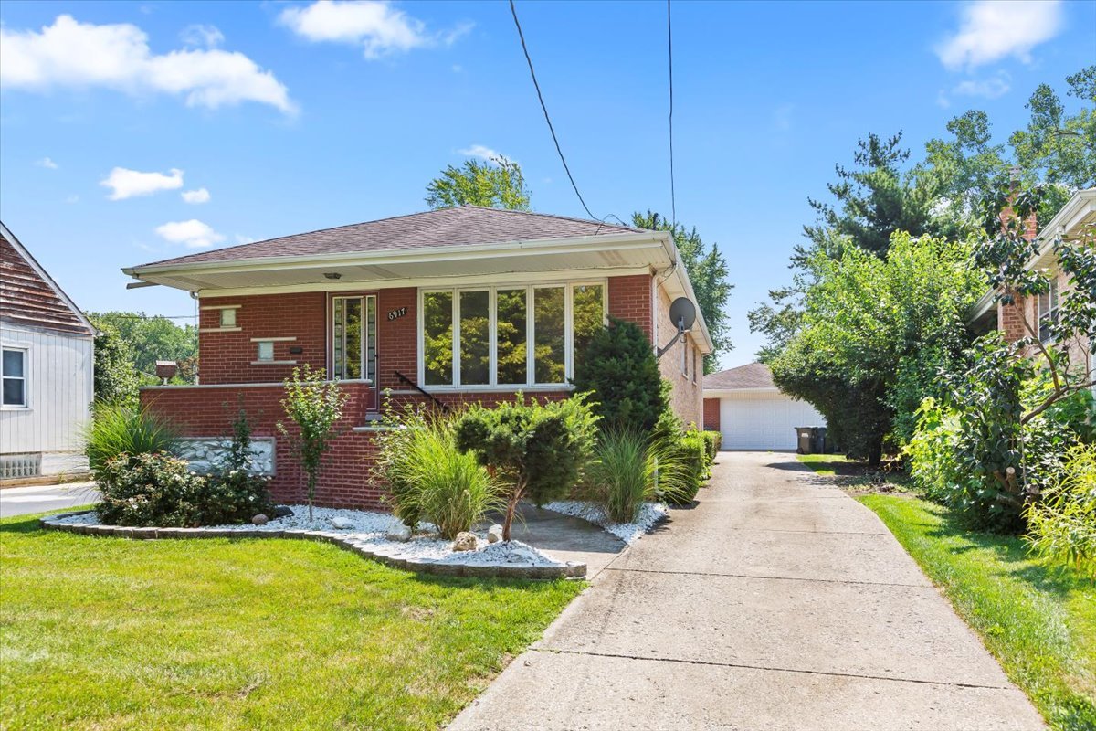 6917 97th Place Chicago Ridge, IL 60415 - Photo 1 of 21 Gallery Image 1