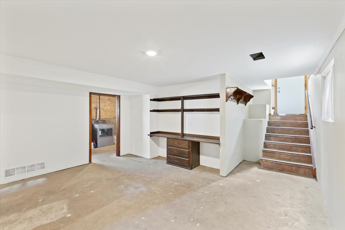 6917 97th Place Chicago Ridge, IL 60415 - Photo 14 of 21 Gallery Image 14