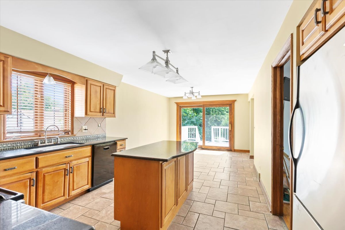 6917 97th Place Chicago Ridge, IL 60415 - Photo 4 of 21 Gallery Image 4