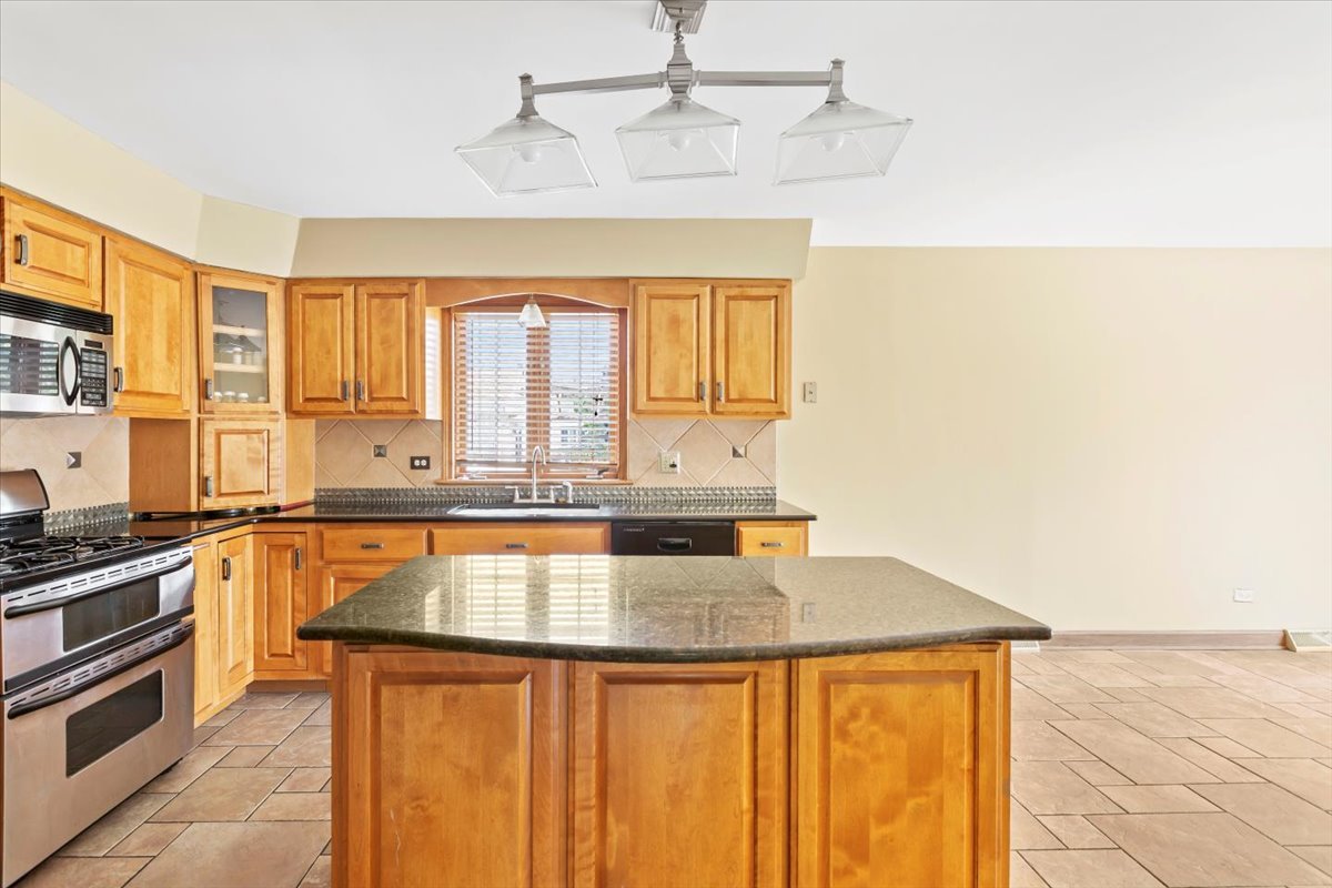 6917 97th Place Chicago Ridge, IL 60415 - Photo 5 of 21 Gallery Image 5