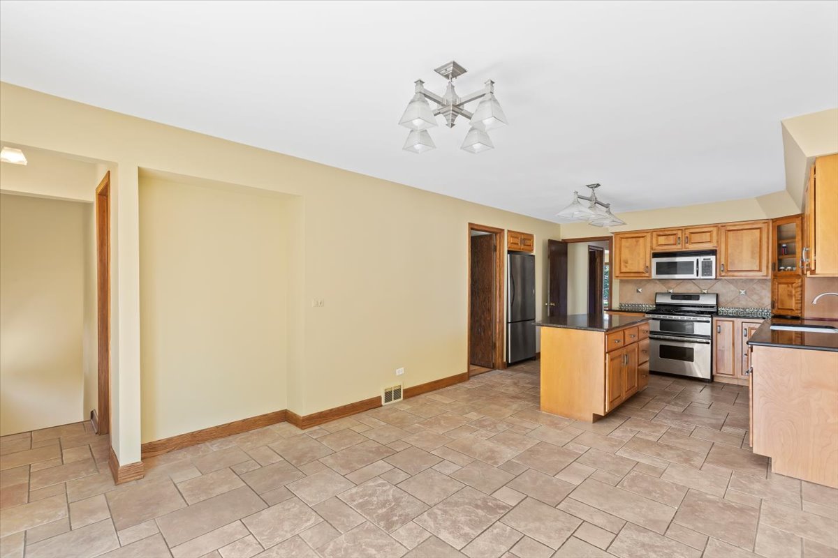 6917 97th Place Chicago Ridge, IL 60415 - Photo 7 of 21 Gallery Image 7