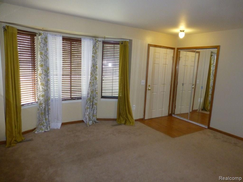 3079 Gerald Avenue Rochester, MI 48307 - Photo 12 of 25 P1030881RC.jpg