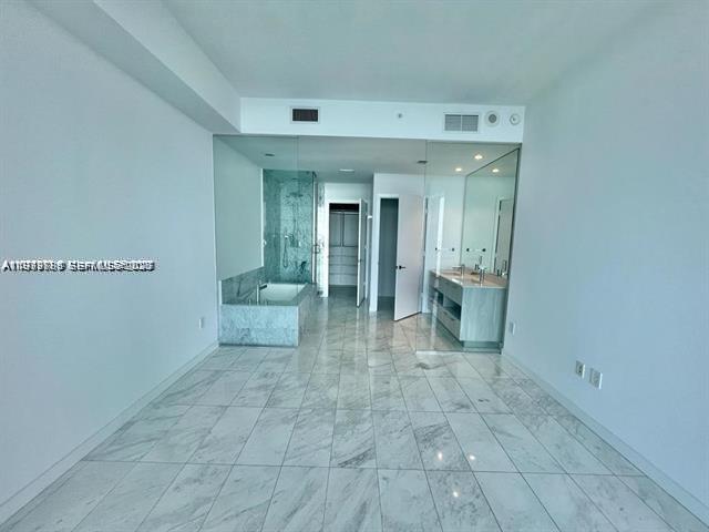 480 Northeast 31st Street, Unit 902 Miami, FL 33137 - Photo 13 of 33 a view of a hallway with bathroom