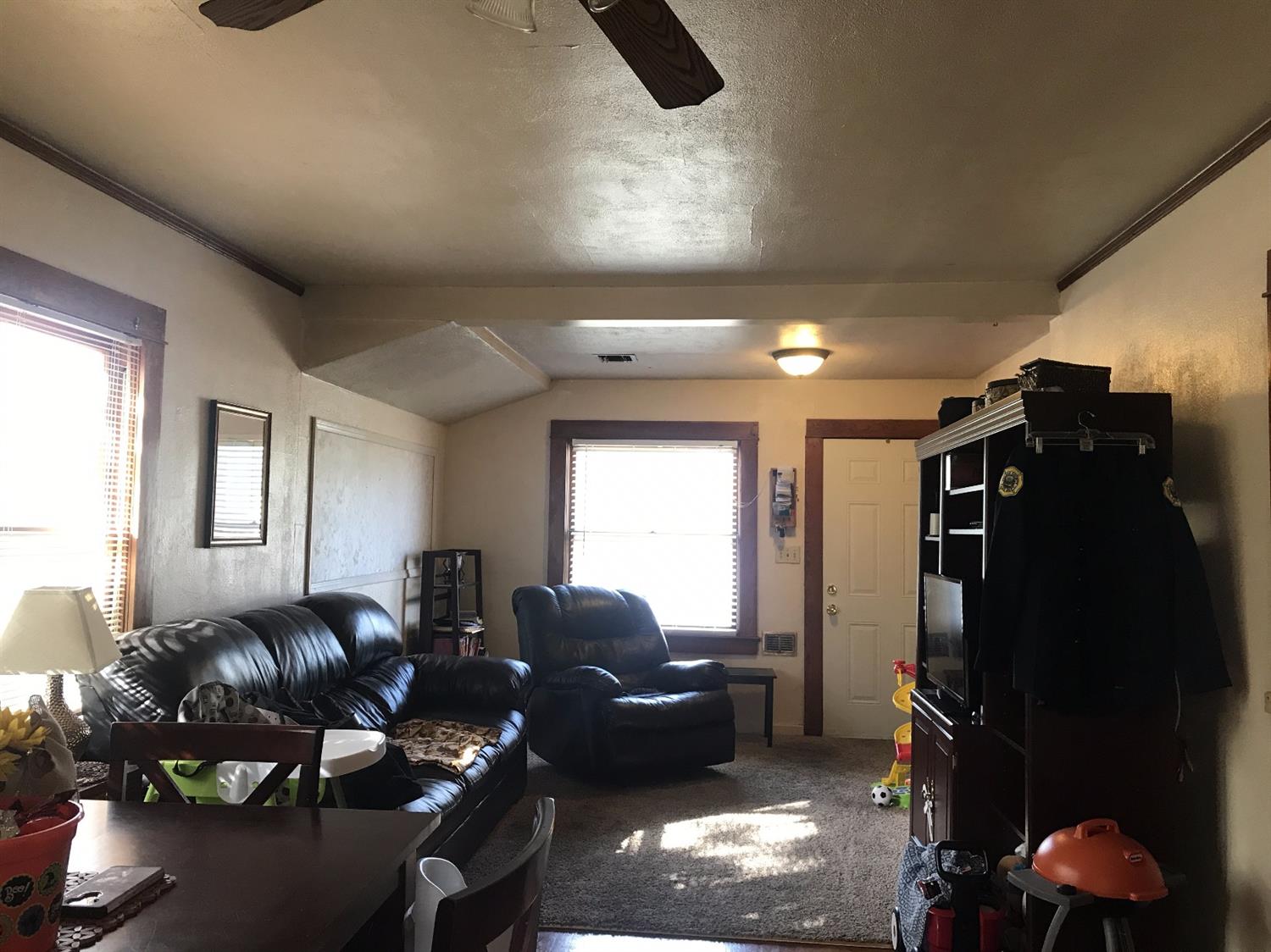956 South Klein Avenue Reedley, CA 93654 - Photo 3 of 6 Gallery Image 3