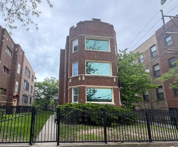 $485,000 | 7847 South Bennett Avenue, Chicago, IL 60649