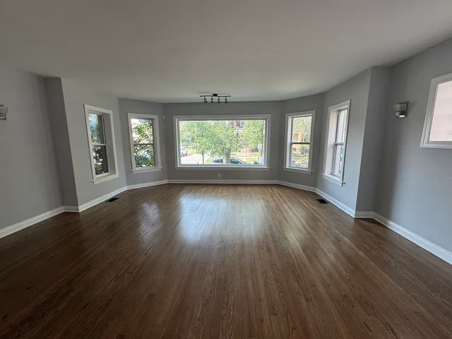 $485,000 | 7847 South Bennett Avenue, Chicago, IL 60649