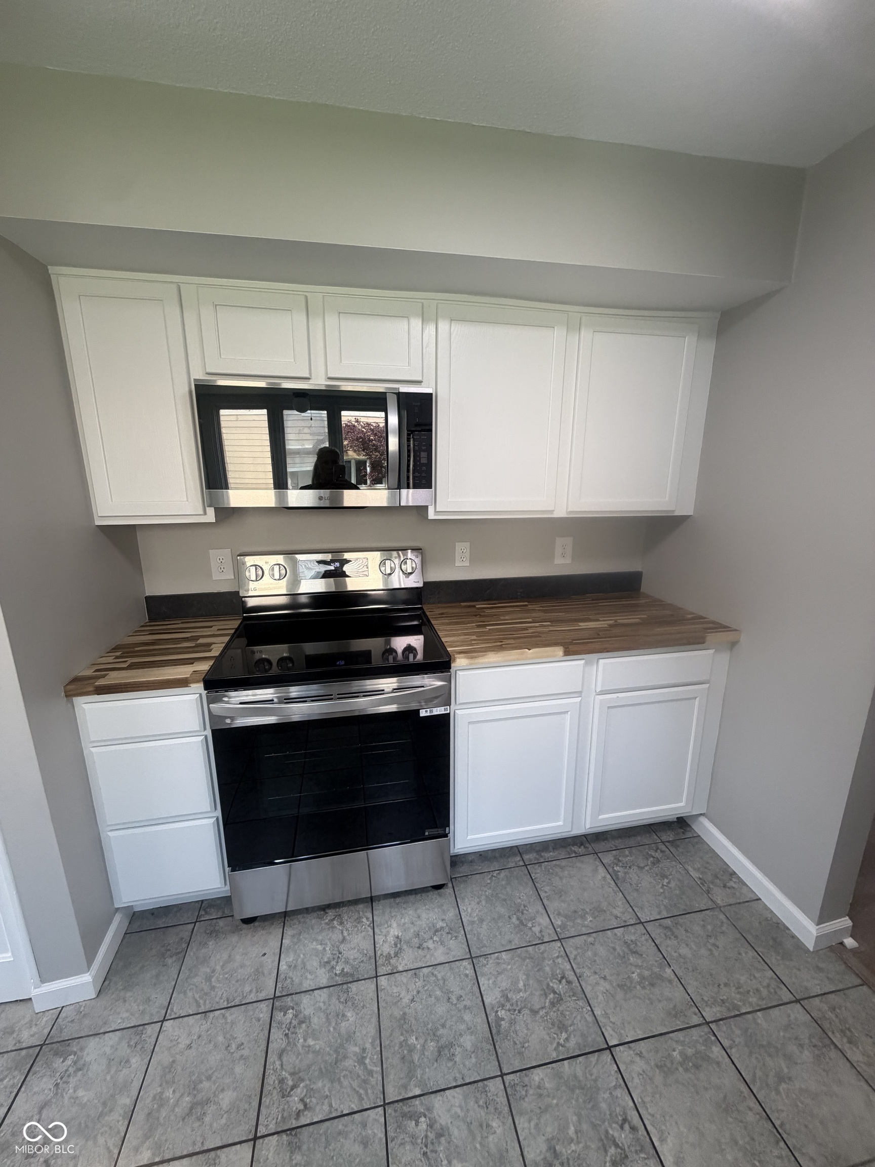 635 Cobblestone Road Avon, IN 46123 - Photo 8 of 32