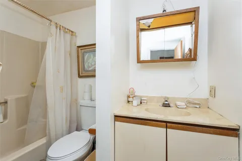 an view of hallway with window
