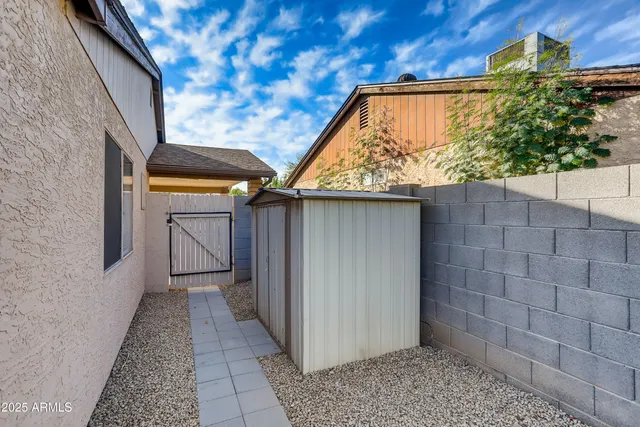 $1,800 | 510 East Sequoia Drive, Phoenix, AZ 85024