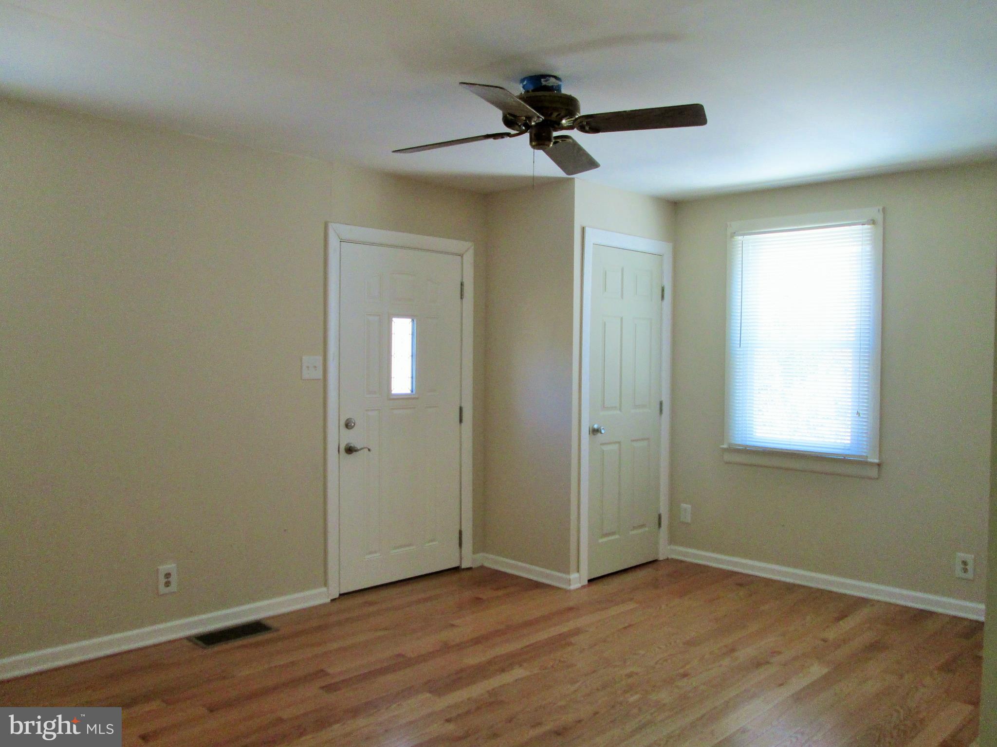 92 Edison Road Cherry Hill, NJ 08034 - Photo 3 of 8 Living Room