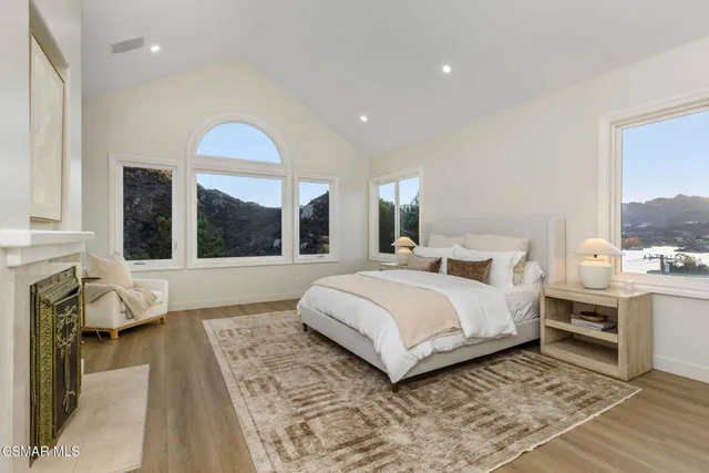 $2,575,000 | 930 Ravensbury Street, Lake Sherwood, CA 91361