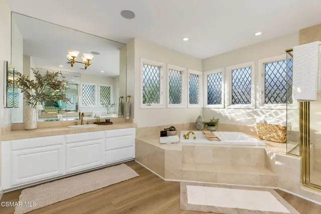 $2,575,000 | 930 Ravensbury Street, Lake Sherwood, CA 91361
