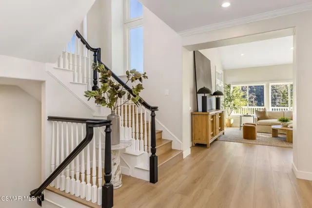 $2,575,000 | 930 Ravensbury Street, Lake Sherwood, CA 91361