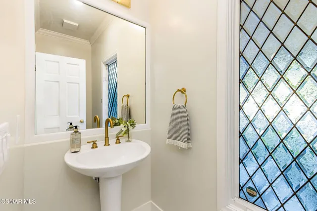 $2,575,000 | 930 Ravensbury Street, Lake Sherwood, CA 91361