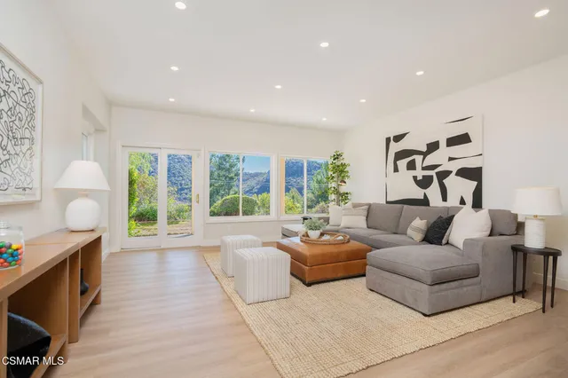 $2,575,000 | 930 Ravensbury Street, Lake Sherwood, CA 91361