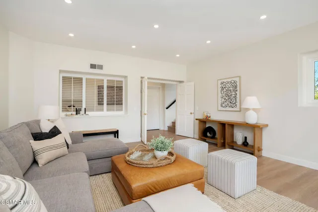 $2,575,000 | 930 Ravensbury Street, Lake Sherwood, CA 91361