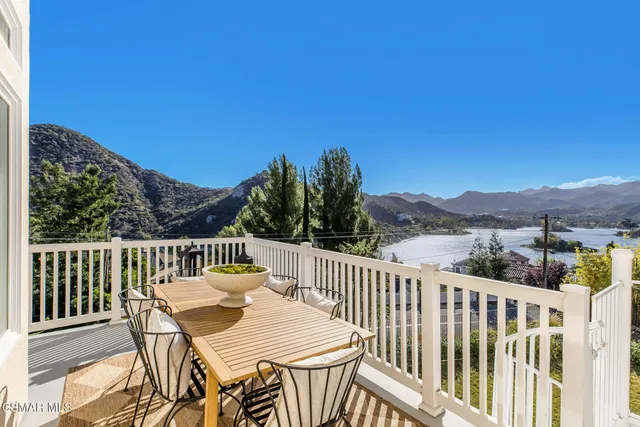 $2,575,000 | 930 Ravensbury Street, Lake Sherwood, CA 91361