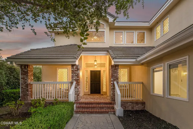 $2,575,000 | 930 Ravensbury Street, Lake Sherwood, CA 91361