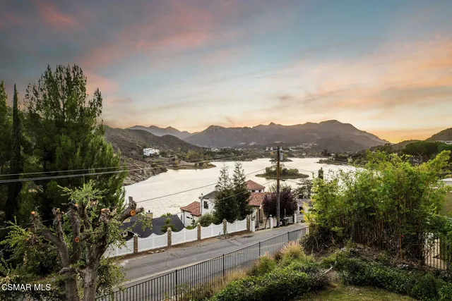 $2,575,000 | 930 Ravensbury Street, Lake Sherwood, CA 91361